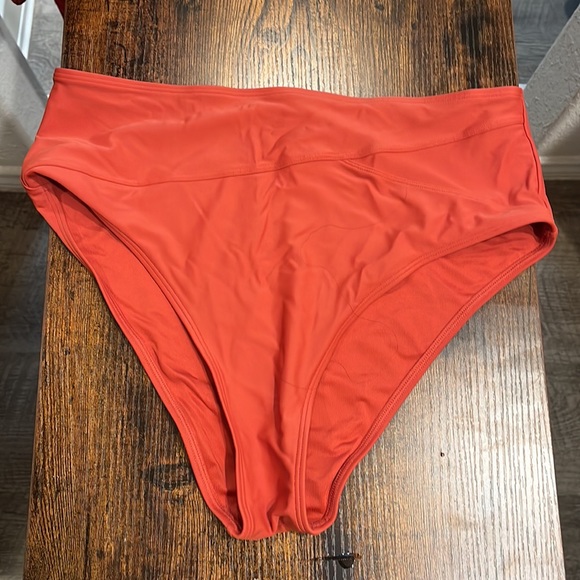 Cupshe swim suit (L). Black & white top. Burnt red bottoms - Picture 2 of 4